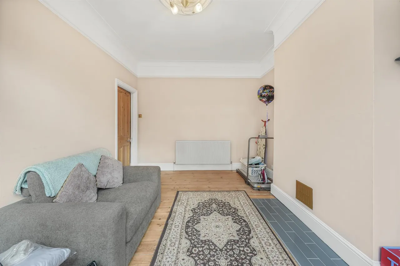 Beech Hall Road, Highams Park, E4, photo 6