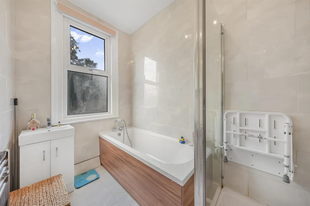 Beech Hall Road, Highams Park, E4, photo 21