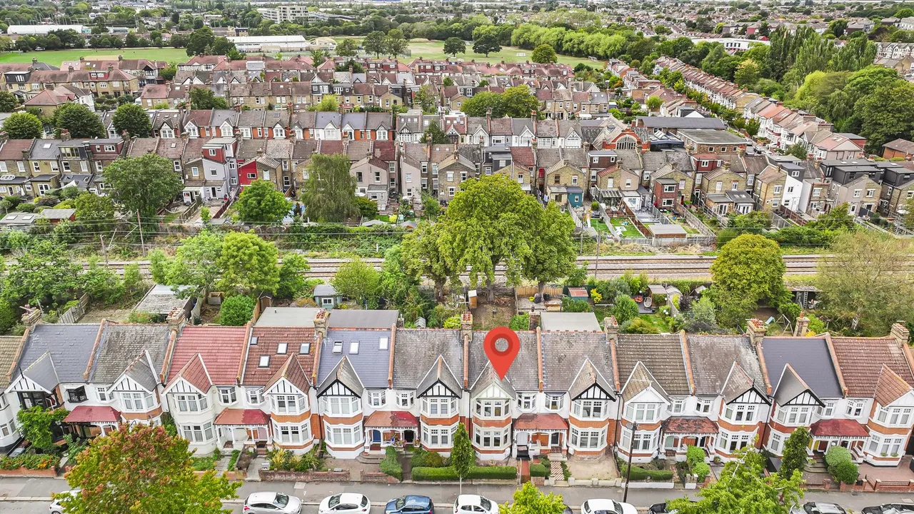 Beech Hall Road, Highams Park, E4, photo 26