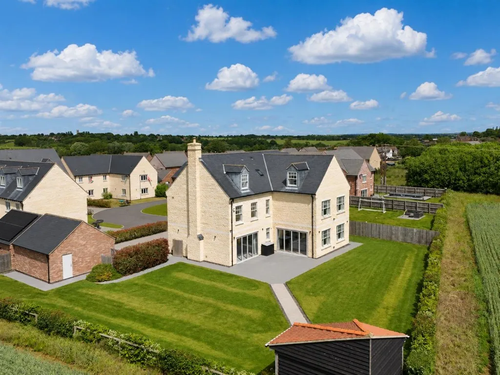 Coles Close, Little Harrowden, photo 53