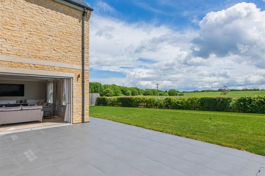 Coles Close, Little Harrowden, photo 55