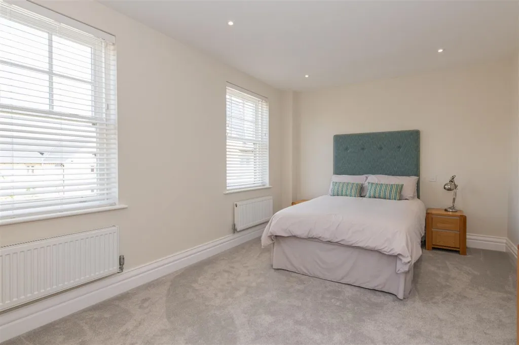 Coles Close, Little Harrowden, photo 40