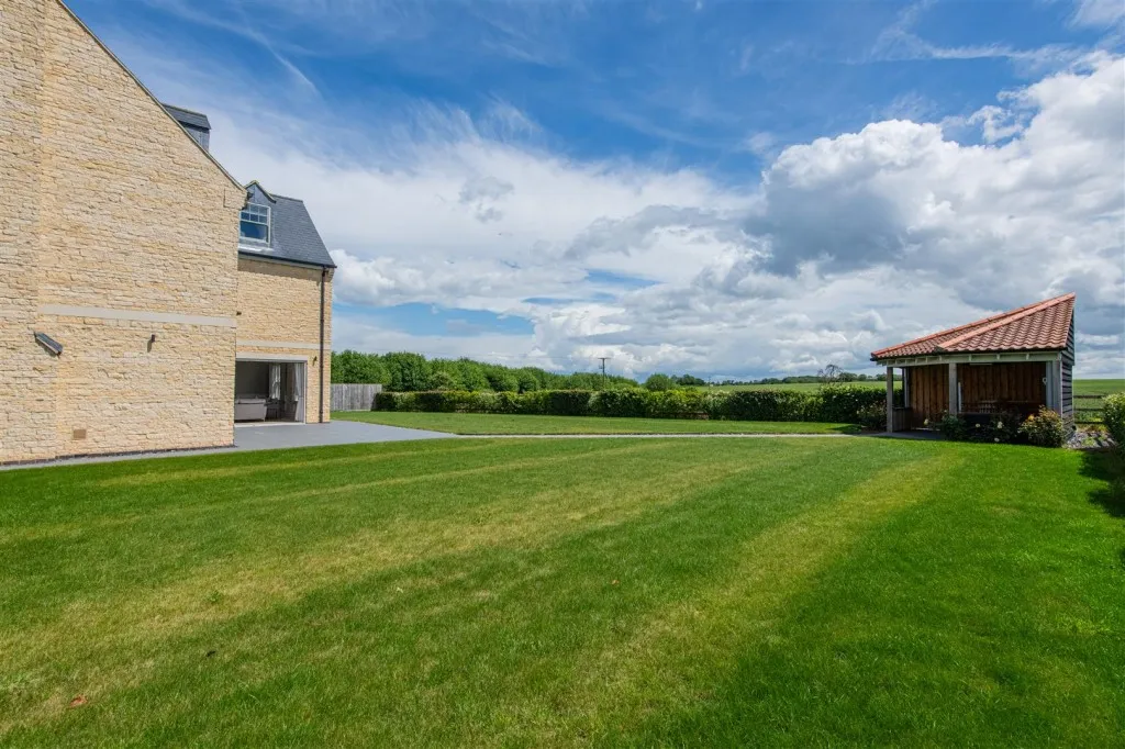 Coles Close, Little Harrowden, photo 52