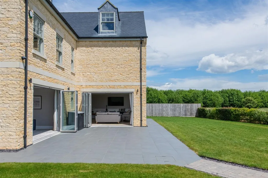 Coles Close, Little Harrowden, photo 56