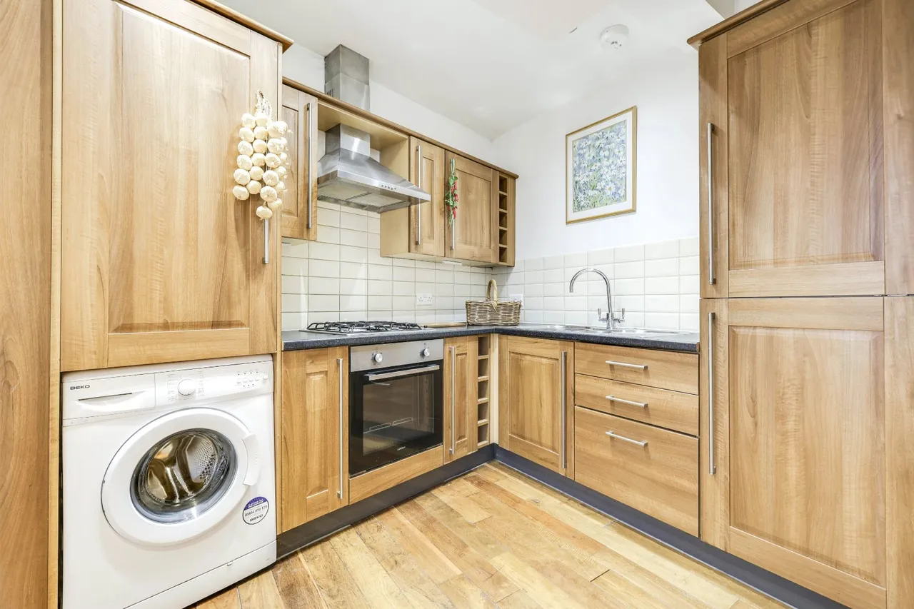 Town Street, Horsforth, LS18, photo 4