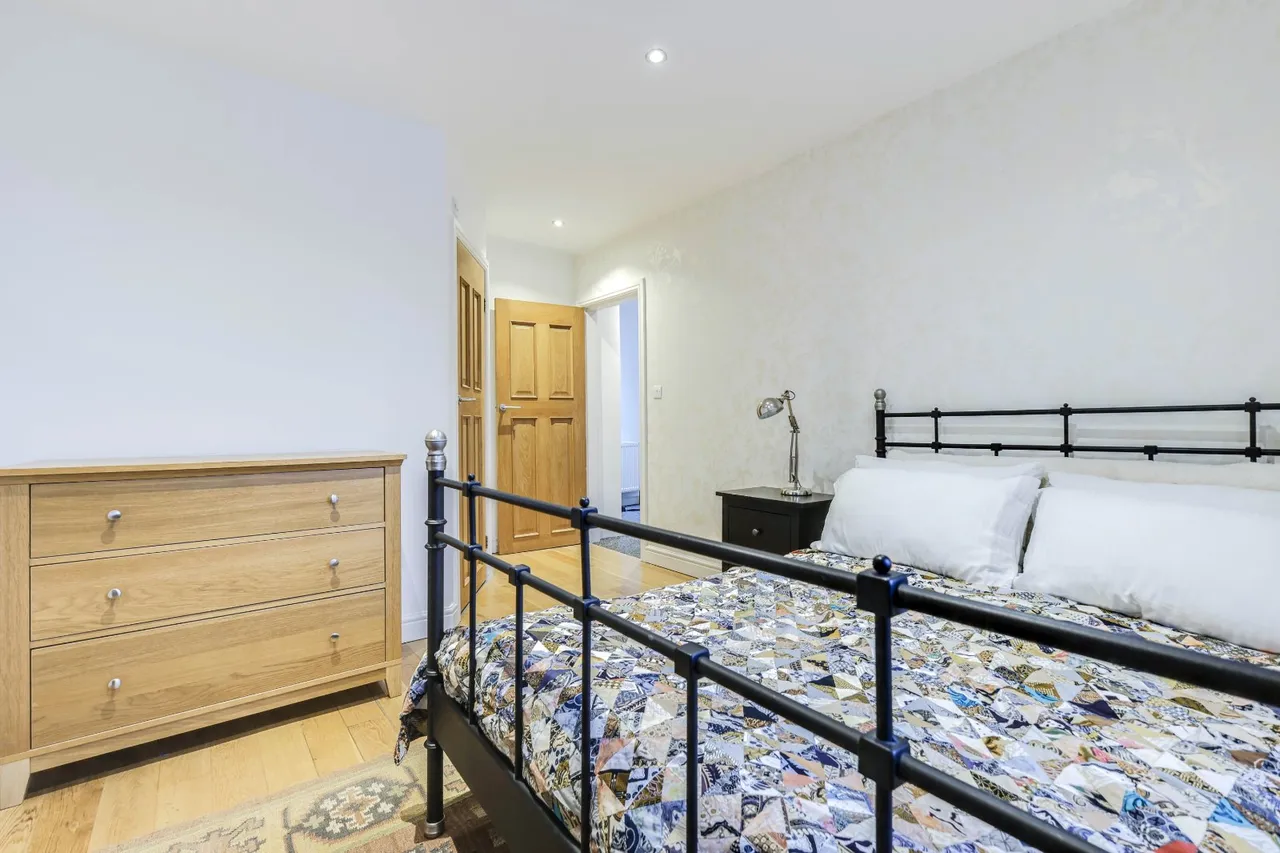 Town Street, Horsforth, LS18, photo 6