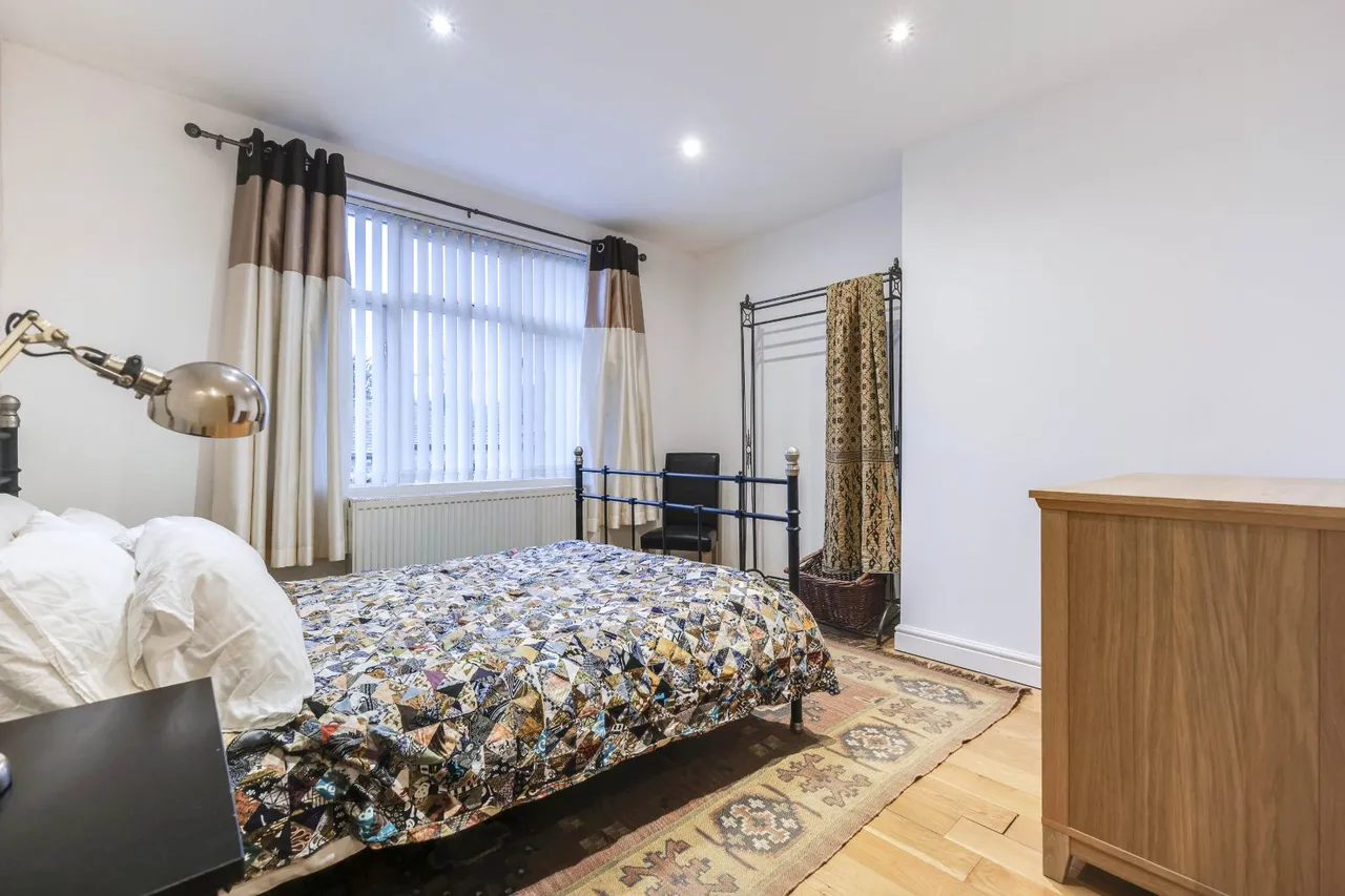 Town Street, Horsforth, LS18, photo 5