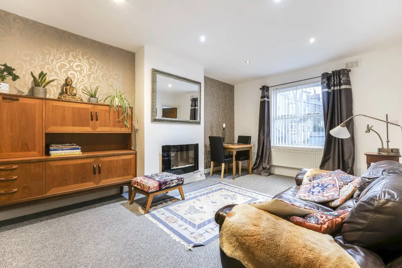 Town Street, Horsforth, LS18, photo 2
