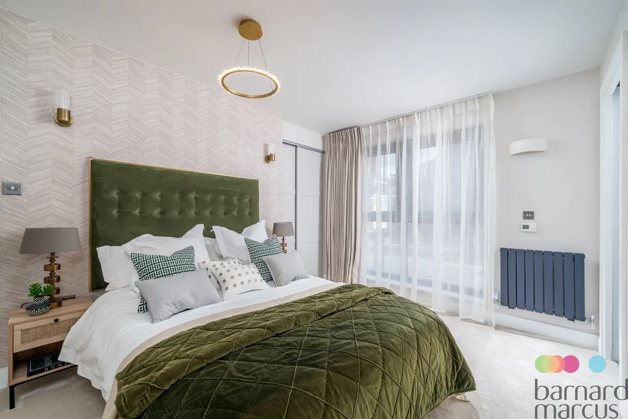 Shepherds Bush Road, London, W6, photo 9