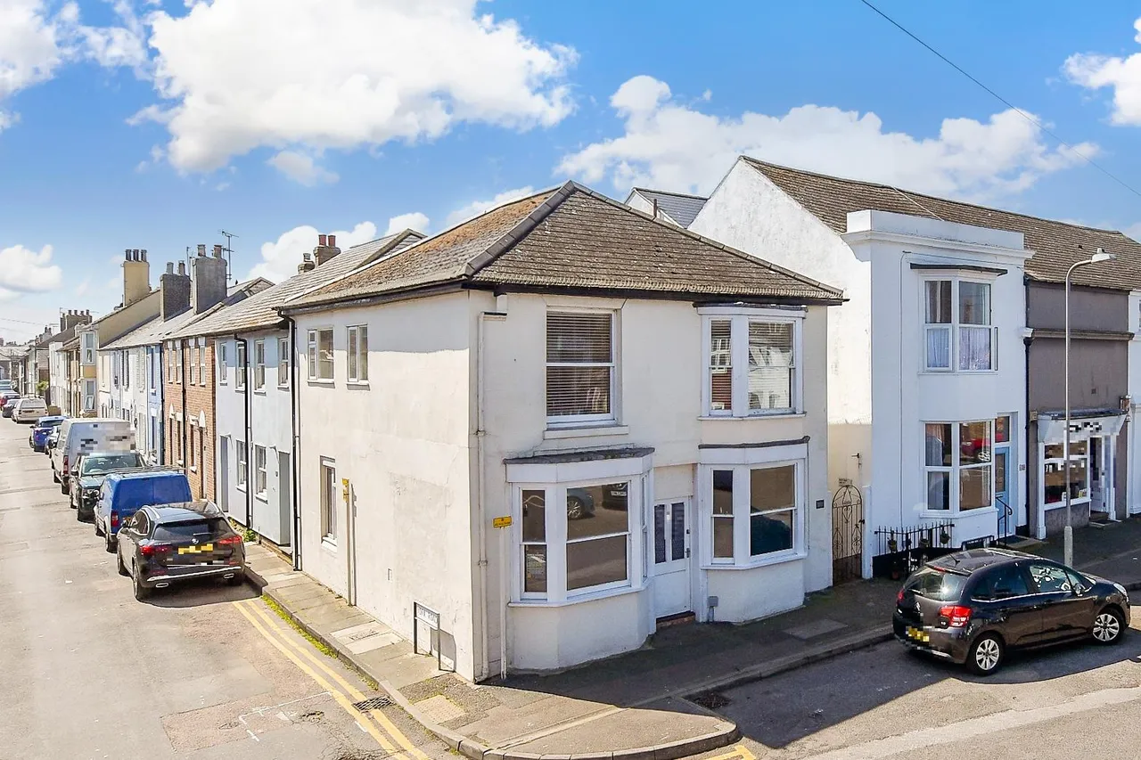 3 bed house for sale, North Barrack Road, Walmer, CT14