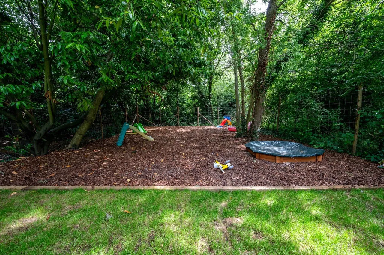 Ash Grove, Guildford, GU2, photo 27