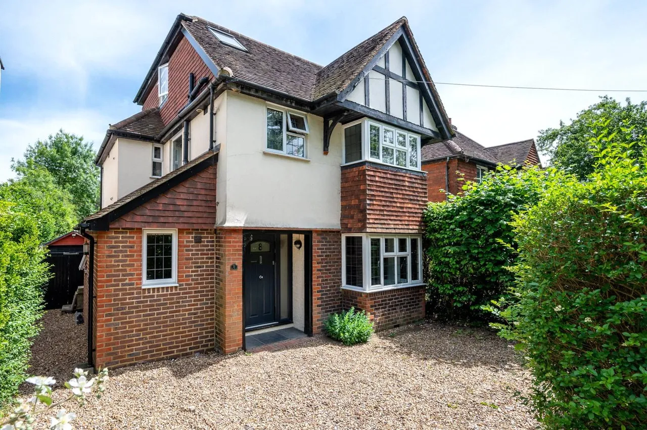 4 bed house for sale, Ash Grove, Guildford, GU2