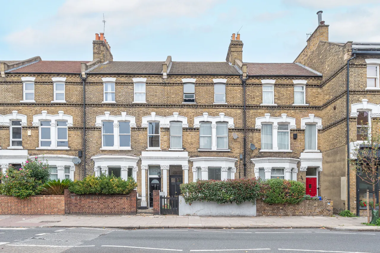 4 bed house for sale — 145 Southampton Way, London