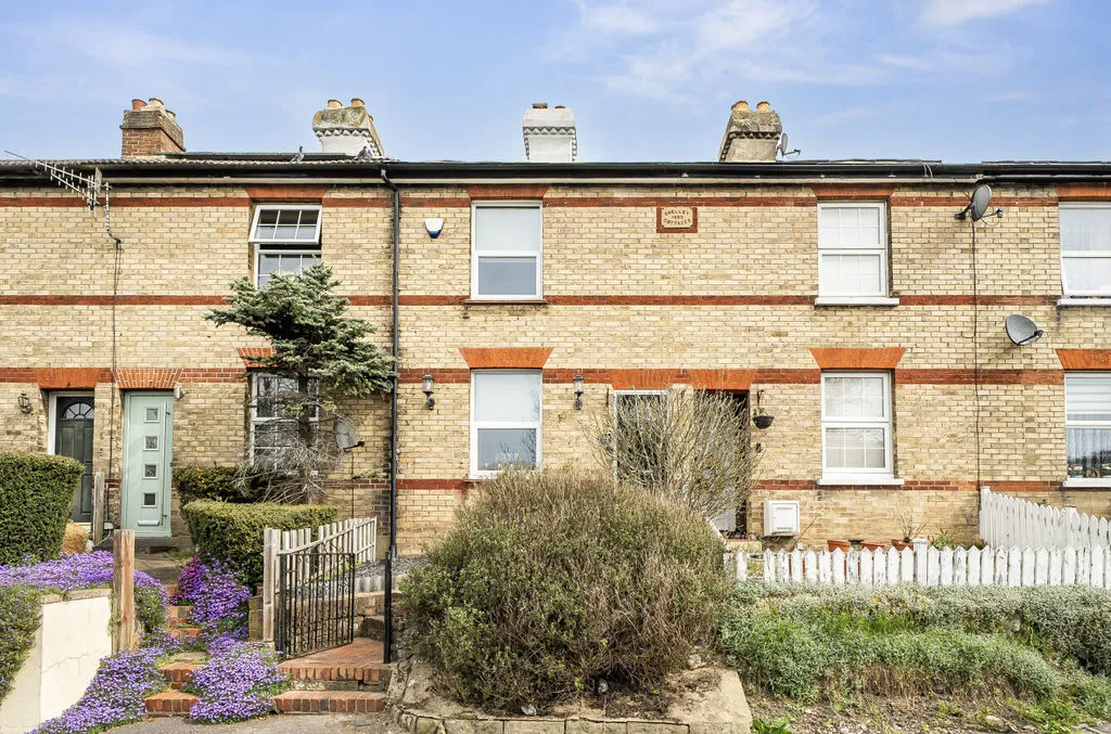 2 bed house for sale — Godstone Road, Kenley CR8 5BD
