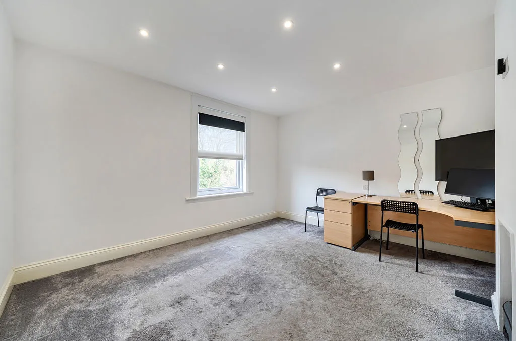 Godstone Road, Kenley CR8 5BD, photo 14