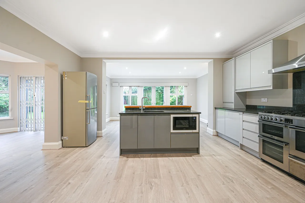 24 Longland Drive, London, photo 2