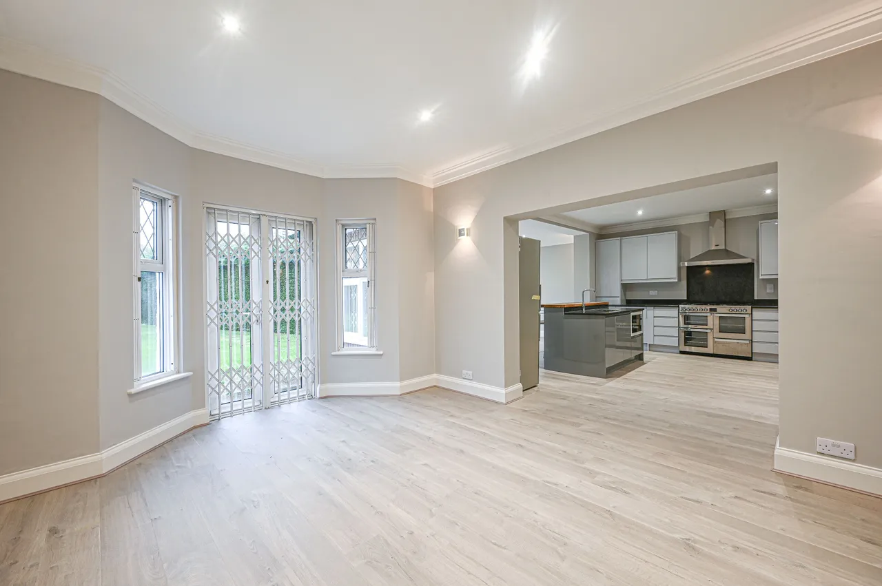 24 Longland Drive, London, photo 4