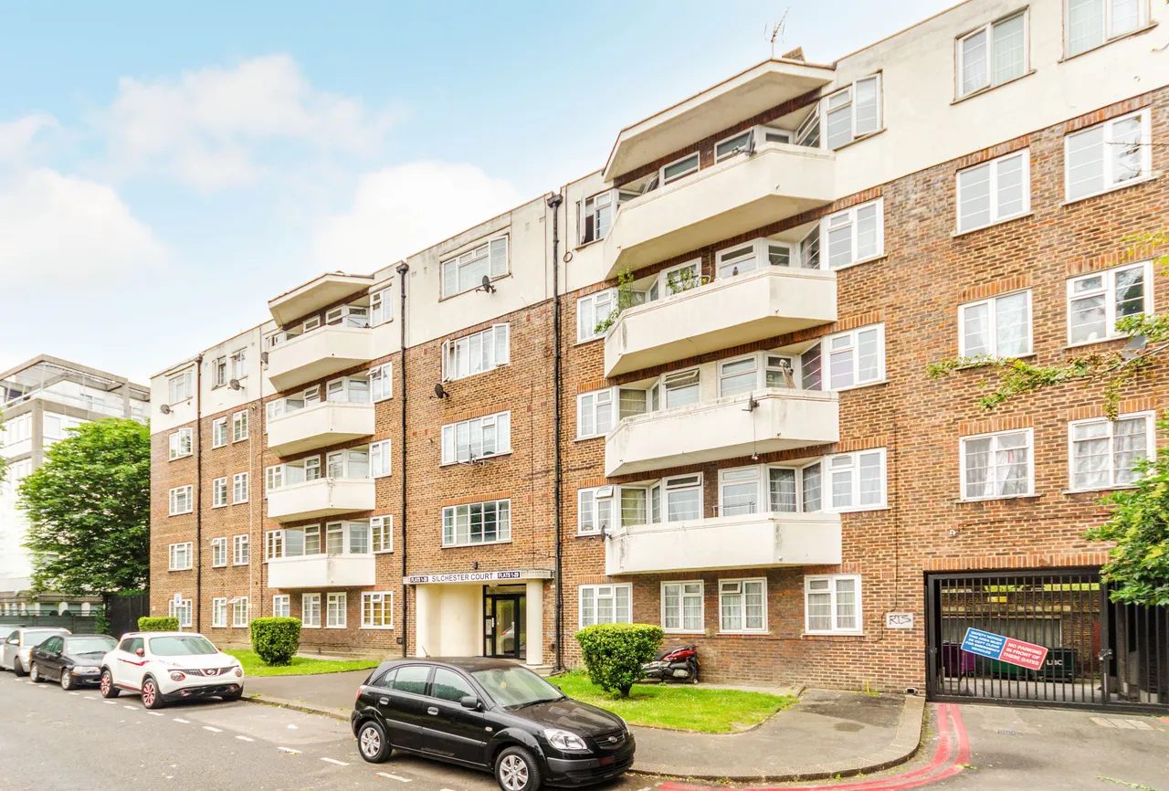 3 bed flat to rent — Flat 19, Silchester Court, London Road, Thornton Heath