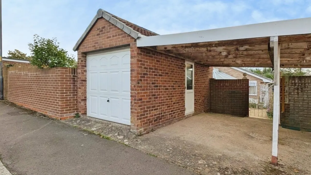 Somerset Avenue, Yate, BS37, photo 19