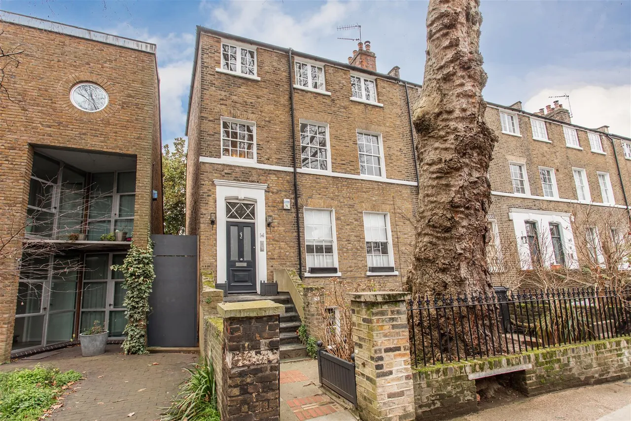 3 bed house for sale, Rhondda Grove, Mile End
