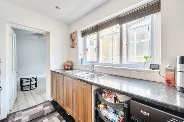 Iffley Road, Swindon, SN2, photo 8