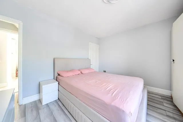Iffley Road, Swindon, SN2, photo 13
