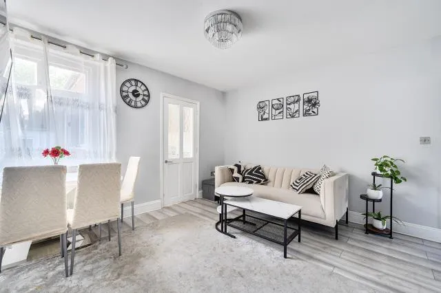 Iffley Road, Swindon, SN2, photo 4