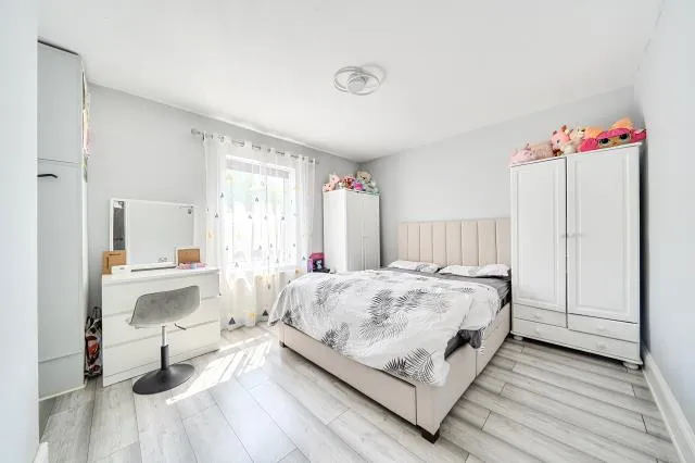 Iffley Road, Swindon, SN2, photo 11