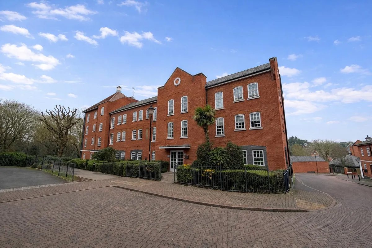 2 bed flat for sale — Albany Gardens, Colchester, CO2 8HU