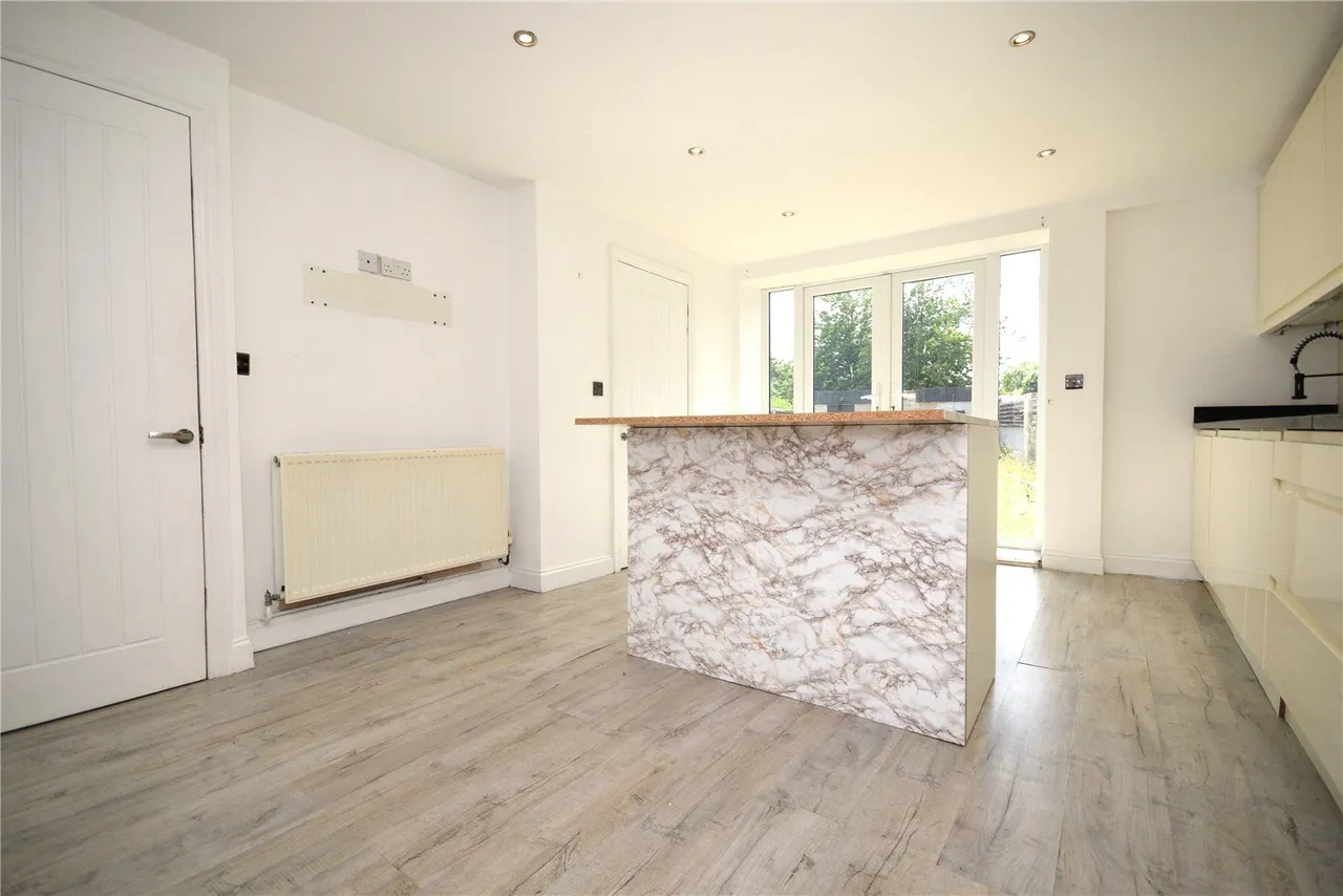 Bradford Road, Tingley, WF3, photo 9