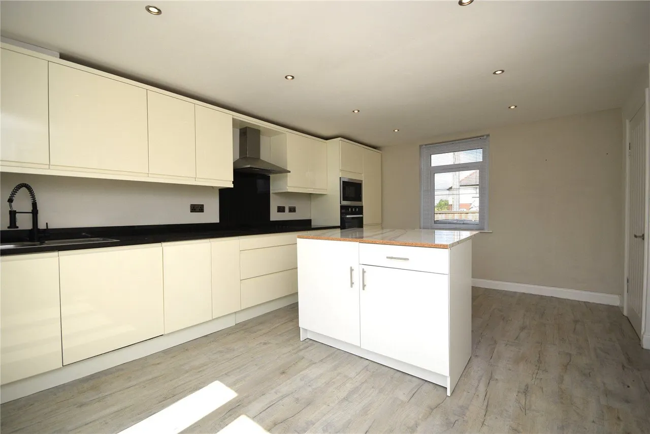 Bradford Road, Tingley, WF3, photo 8