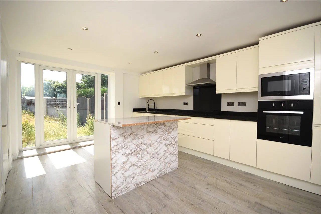 Bradford Road, Tingley, WF3, photo 2