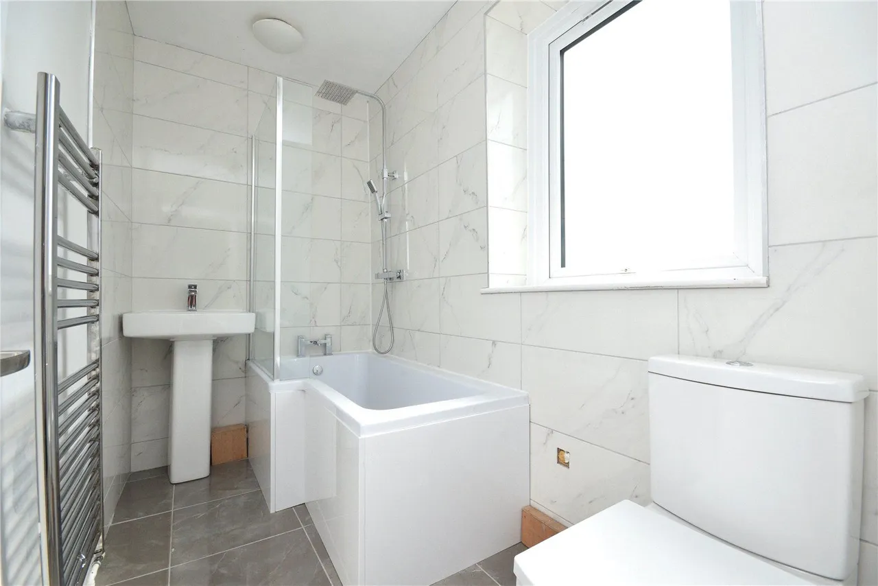 Bradford Road, Tingley, WF3, photo 7