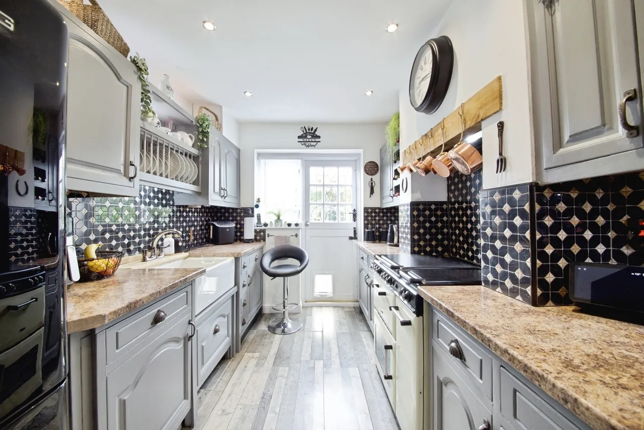 Eastern Avenue East, ROMFORD, Essex, RM1, photo 2