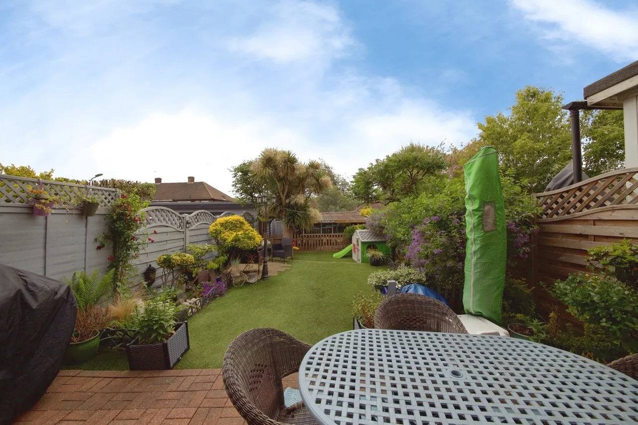 Eastern Avenue East, ROMFORD, Essex, RM1, photo 11