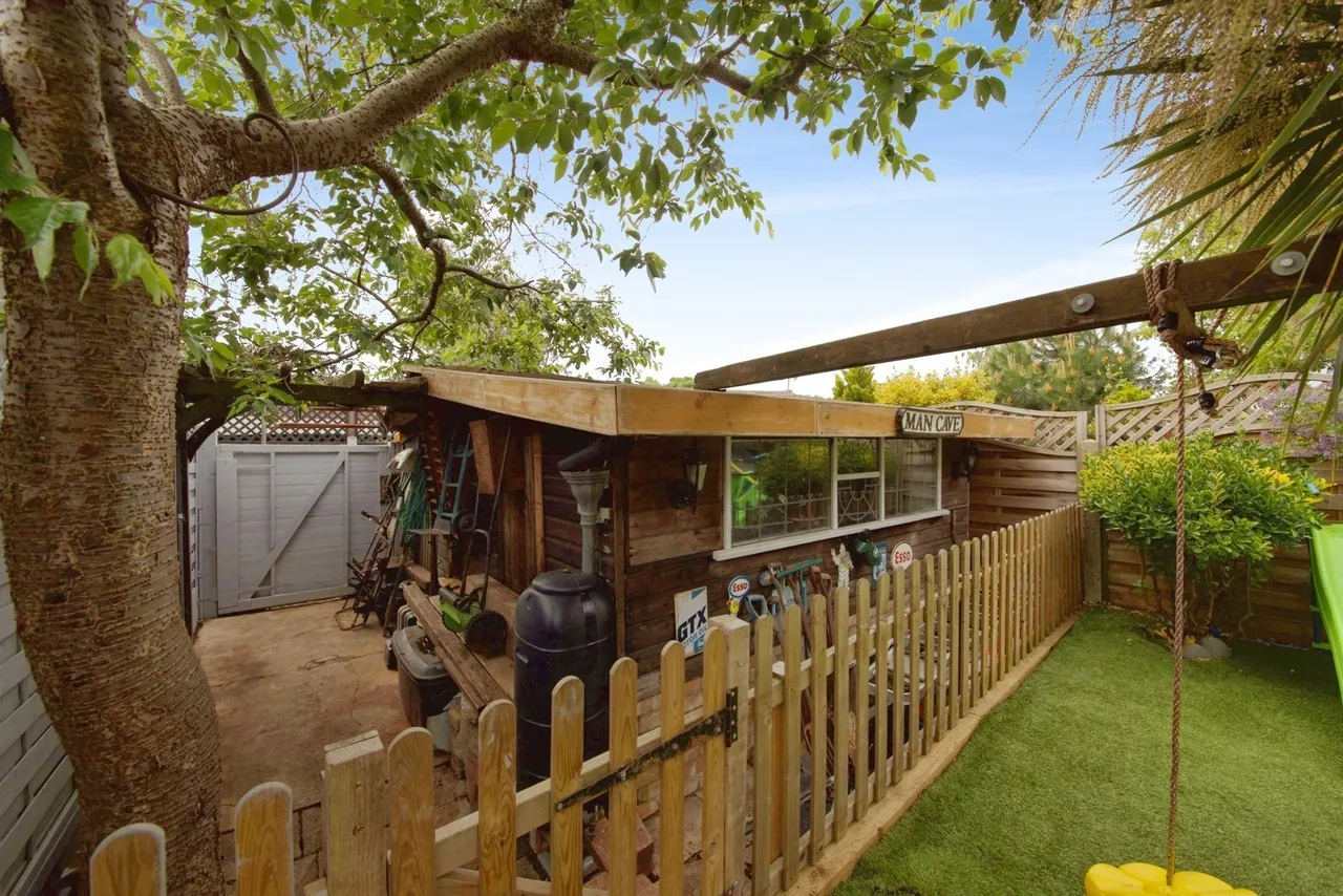 Eastern Avenue East, ROMFORD, Essex, RM1, photo 6