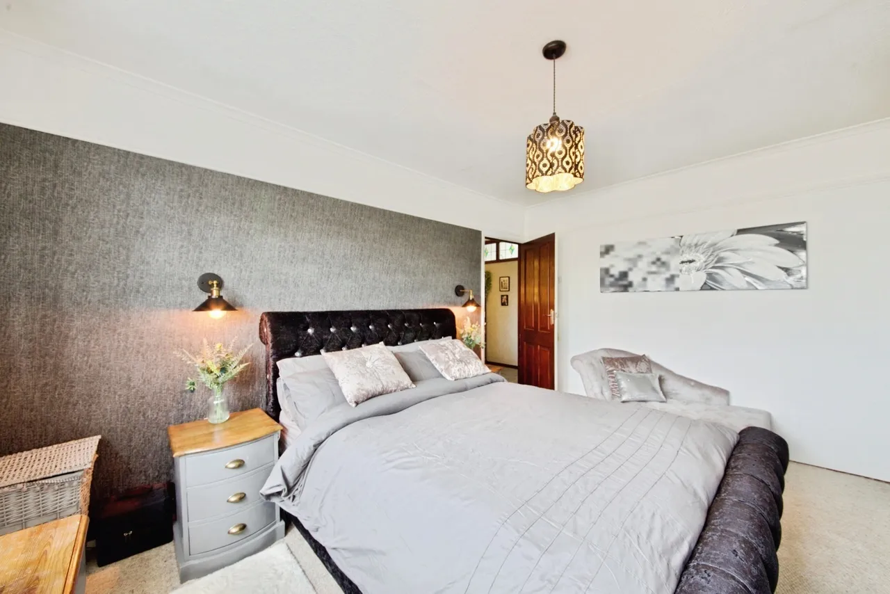 Eastern Avenue East, ROMFORD, Essex, RM1, photo 3