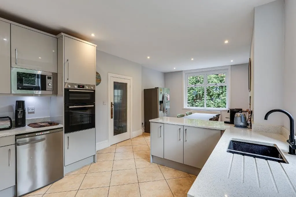 Westhall Road, Warlingham, photo 13