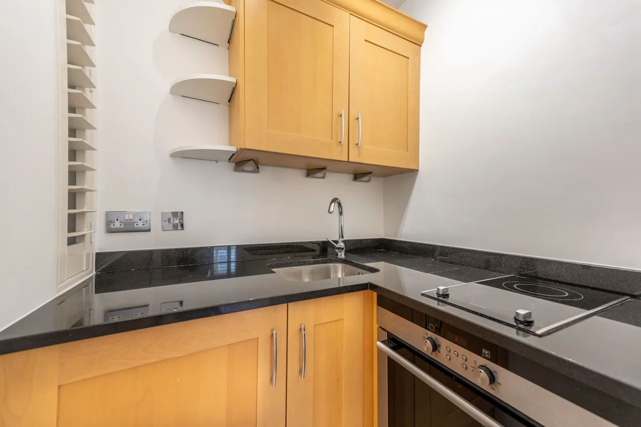 Flat 1 Lansdowne Court, 42 Lansdowne Crescent, London, photo 6
