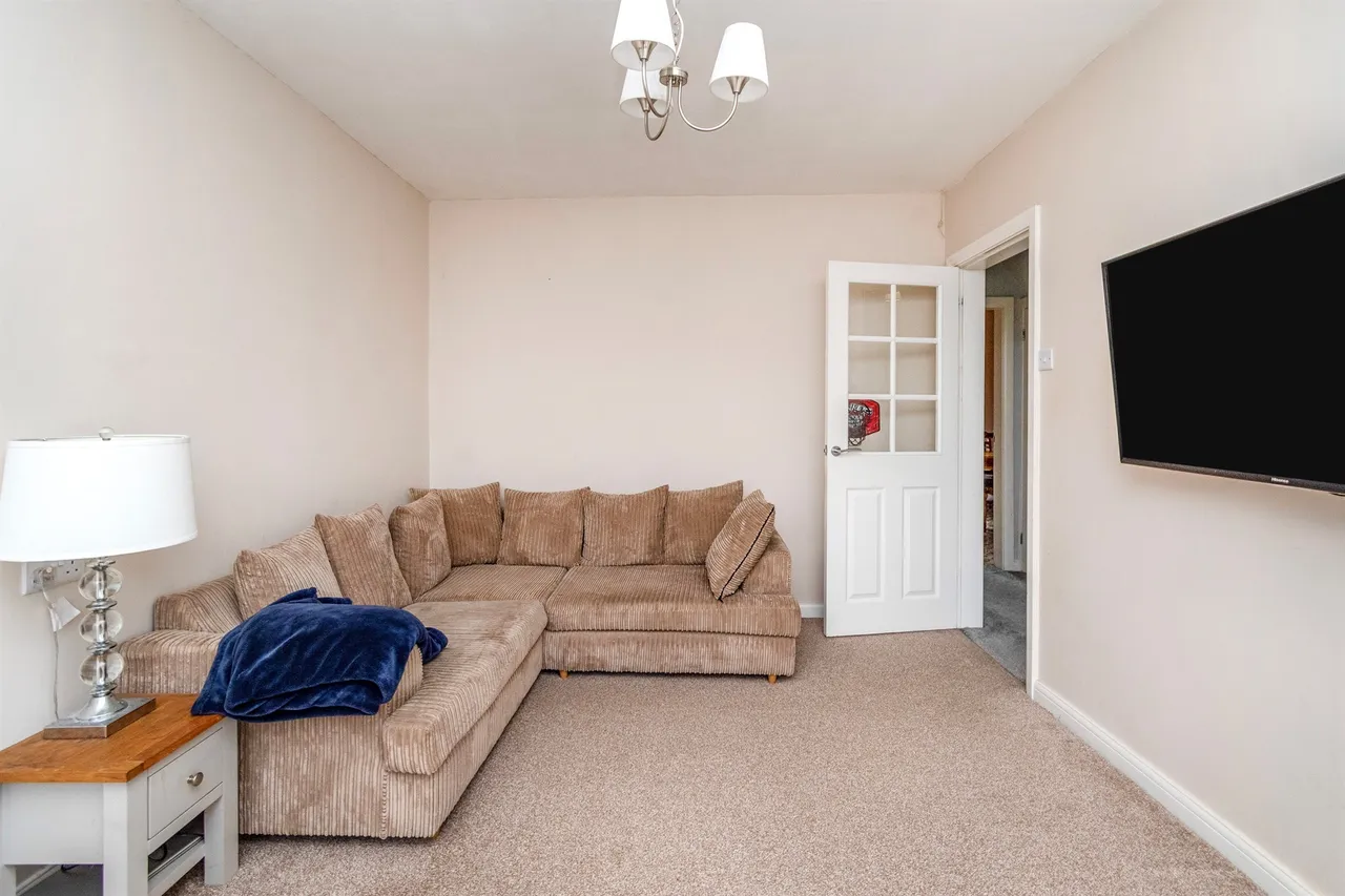 Aldersley Road, Claregate, Wolverhampton, photo 4