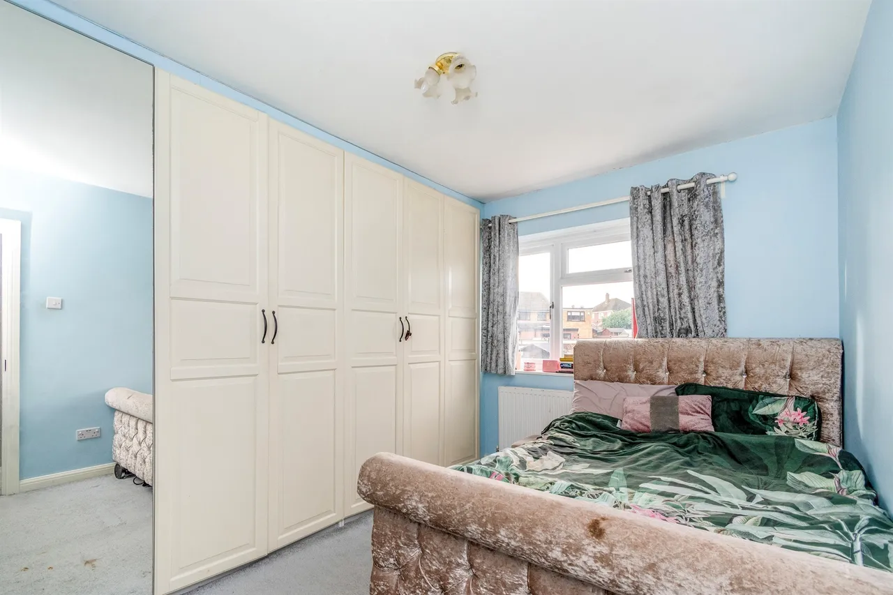 Aldersley Road, Claregate, Wolverhampton, photo 12