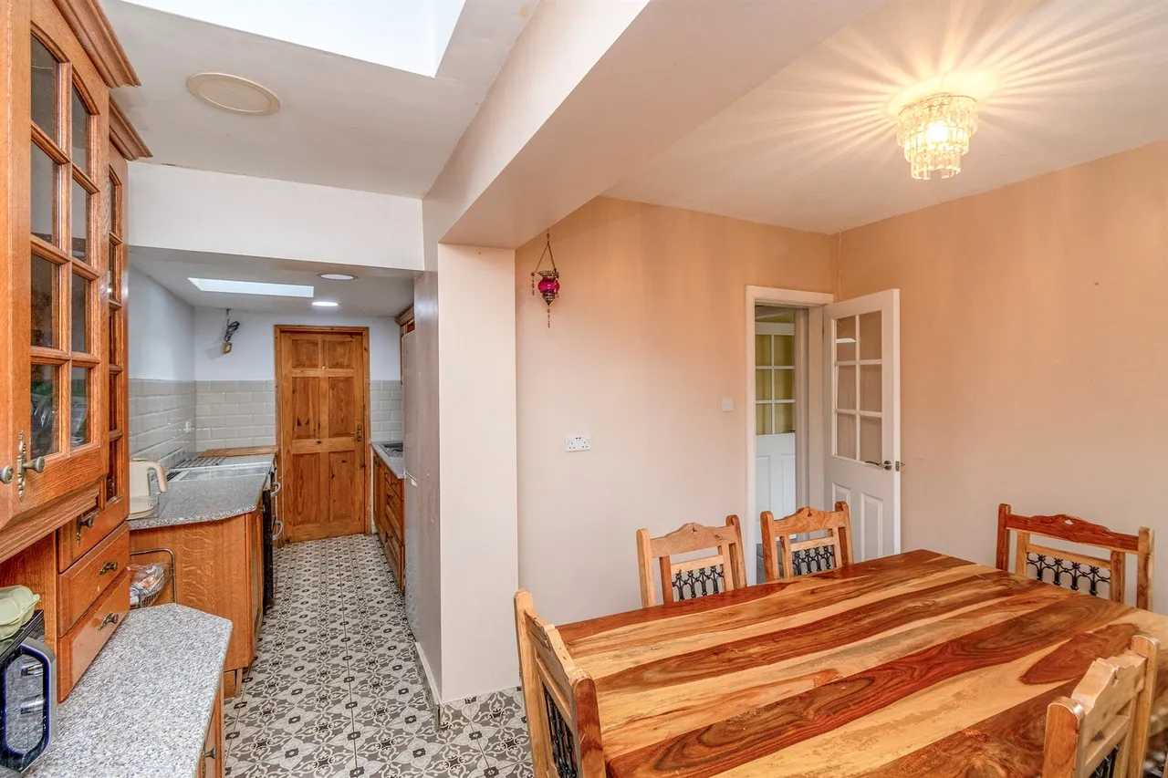 Aldersley Road, Claregate, Wolverhampton, photo 6