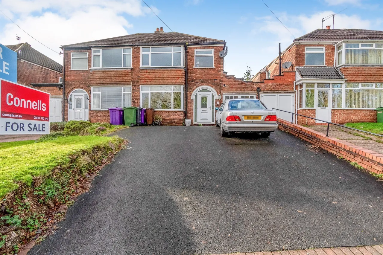 3 bed house for sale — Aldersley Road, Claregate, Wolverhampton