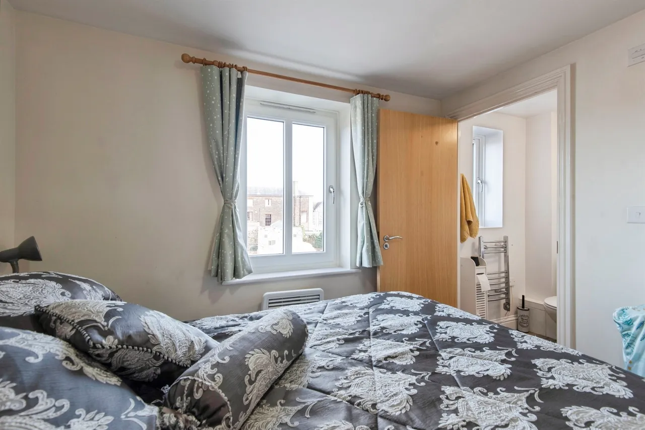 Upper King Street, Royston, photo 9