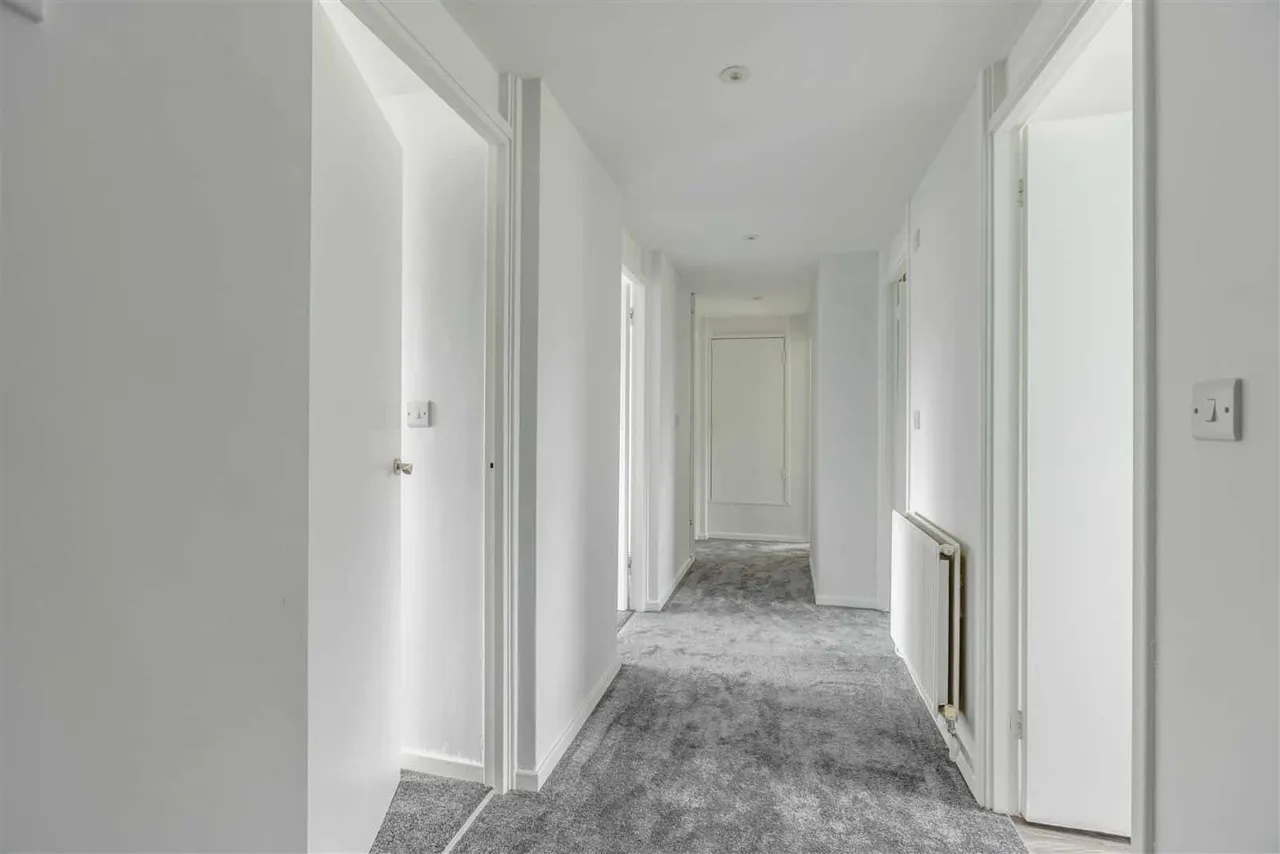 Grampian Way, Slough, SL3 8UG, photo 2