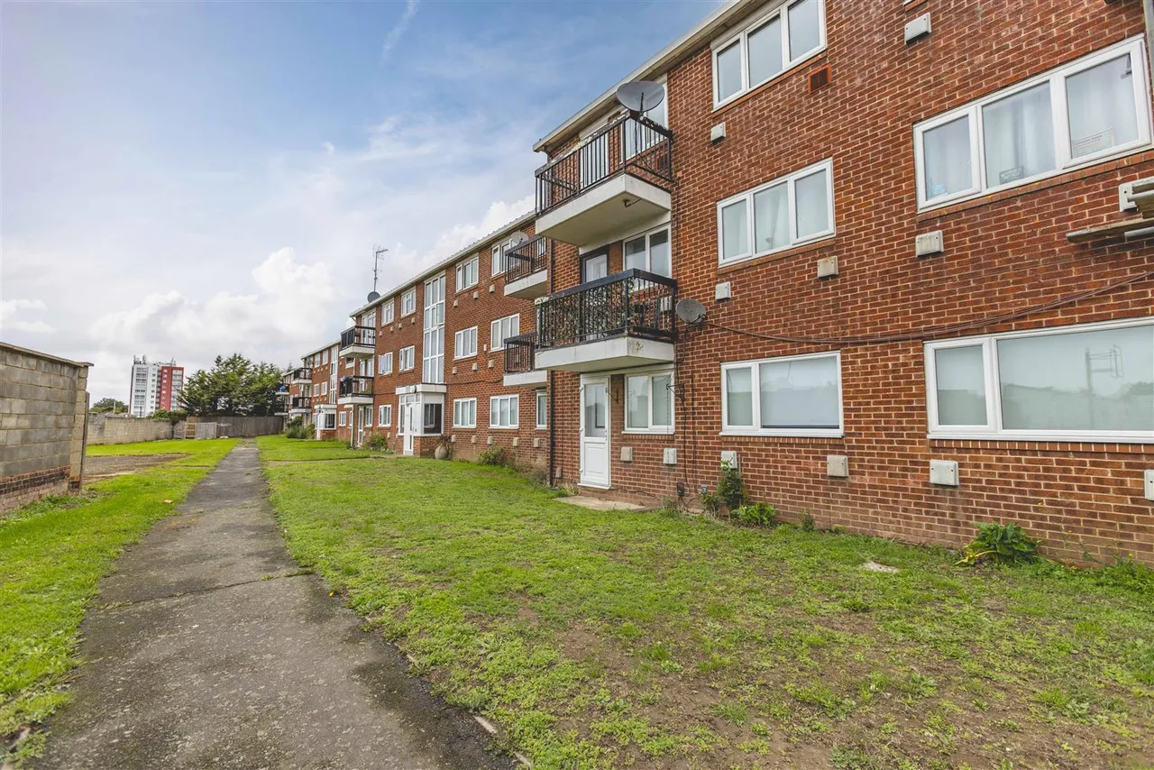 Grampian Way, Slough, SL3 8UG, photo 12