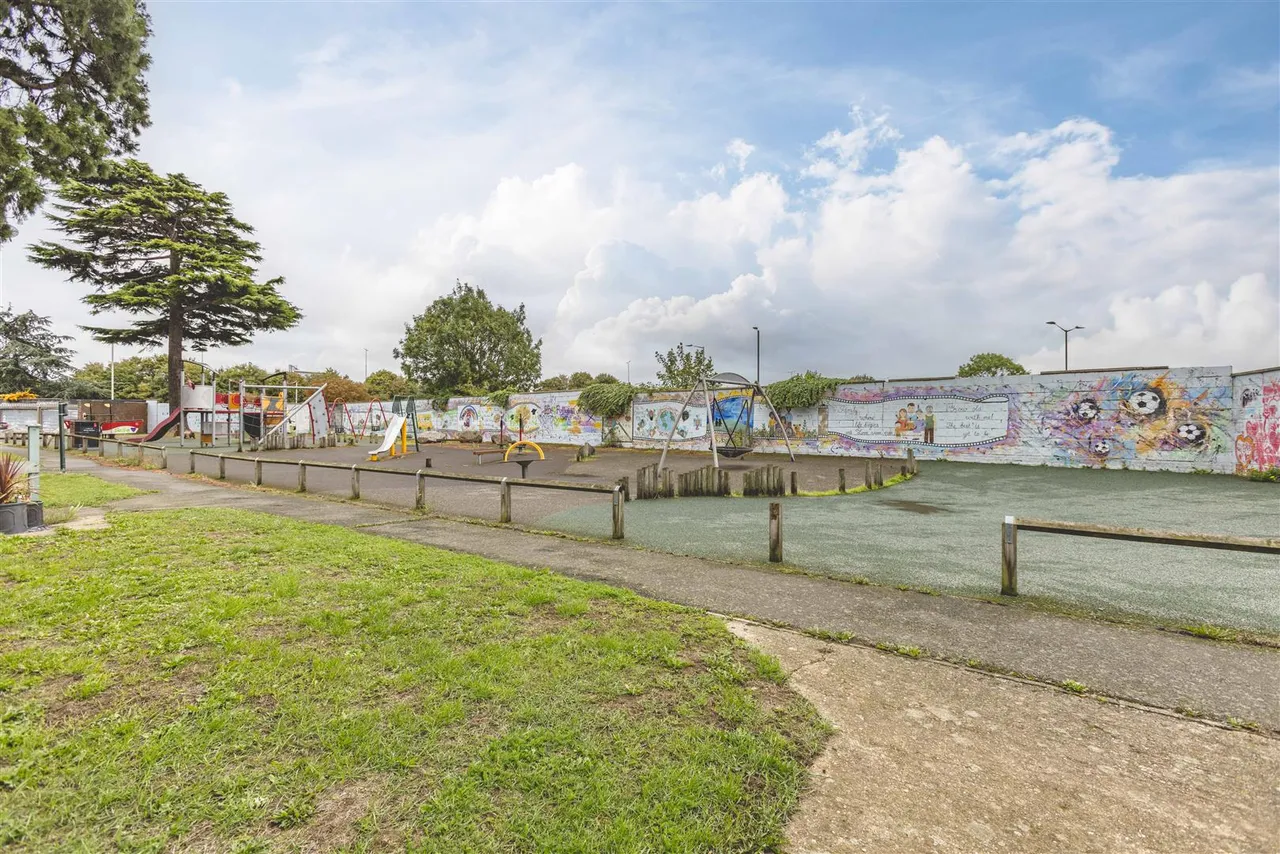 Grampian Way, Slough, SL3 8UG, photo 11