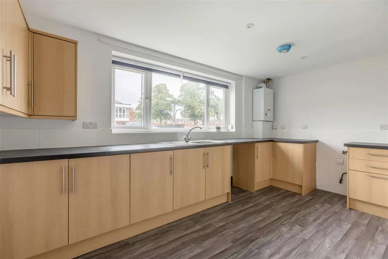 Grampian Way, Slough, SL3 8UG, photo 3