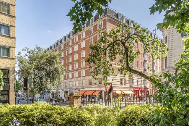 2 bed flat for sale, Peters Court, London, W2