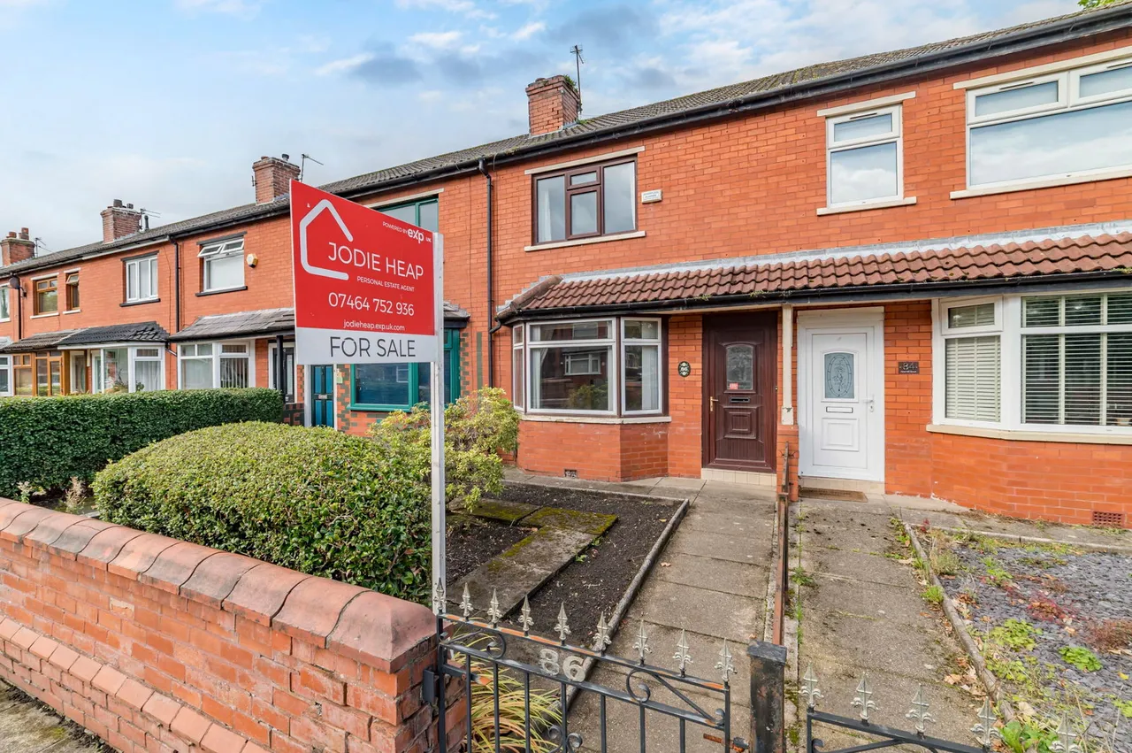 2 bed house for sale — Hind Hill Street, Heywood